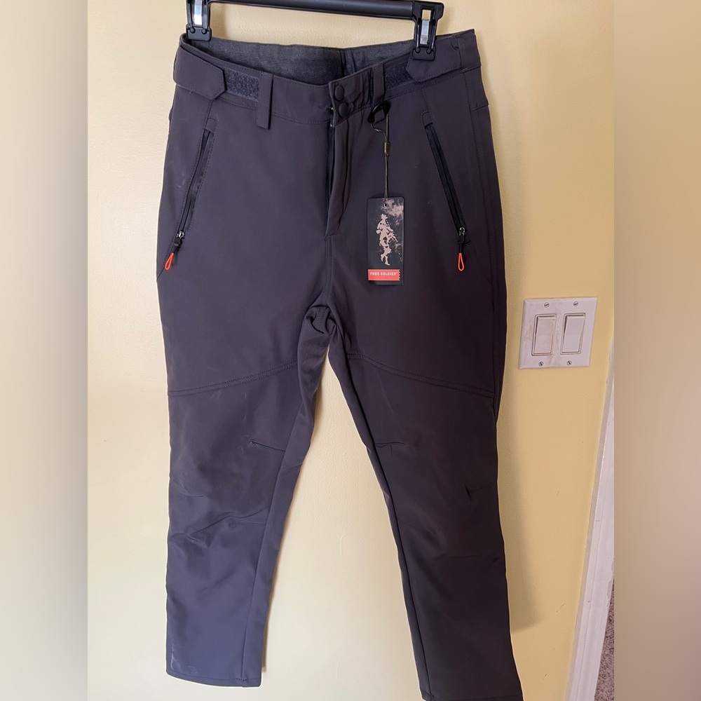 Free Soldier dark grey women’s soft shell snow ski pants. 30/32